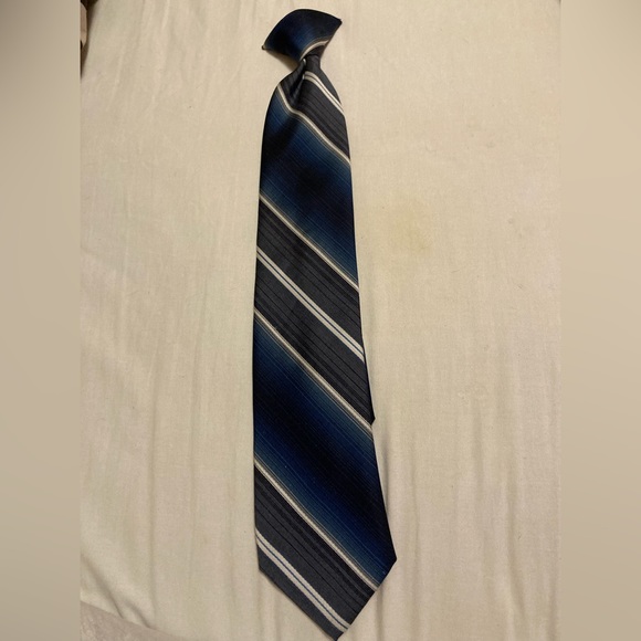Men’s clip tie Like new 17 and a half inches long - Picture 2 of 8